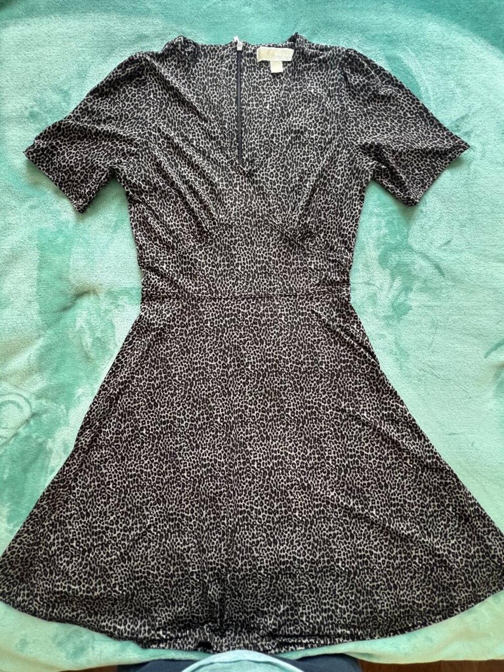 Michael Kors Leopard Print Fit & Flare Dress XS V-Neck Gray Black Like New